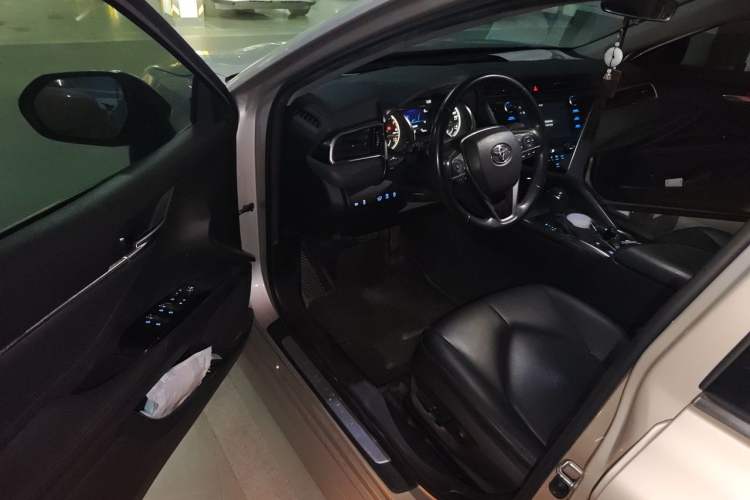 Used Toyota Camry 2019 2.0G Luxury Edition China VI Standard Driver Seat