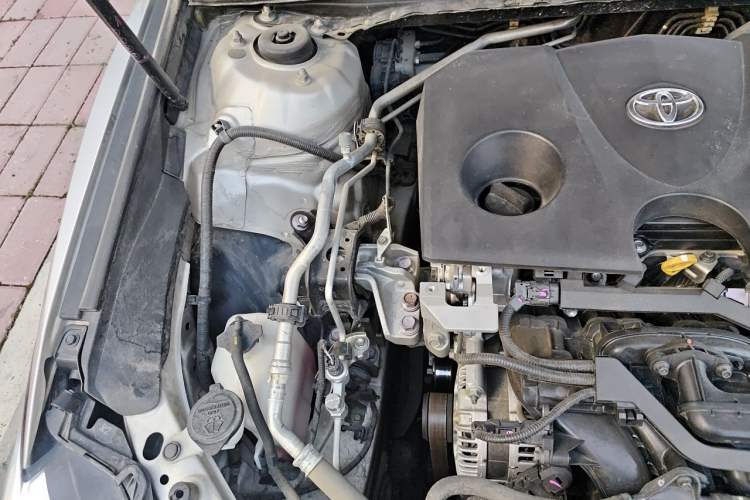 Used Toyota Camry 2019 2.0G Luxury Edition China VI Standard Engine Bay Right