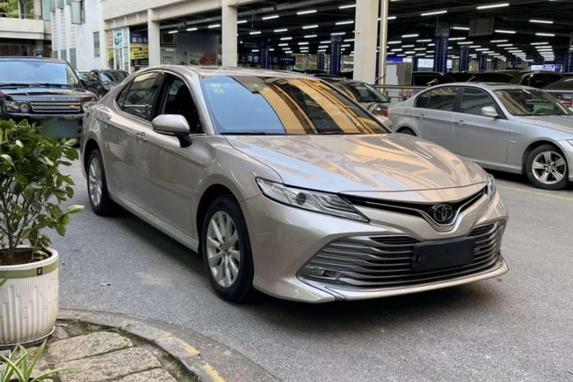 Used Toyota Camry 2019 2.0G Luxury Edition China VI Standard Exterior 1