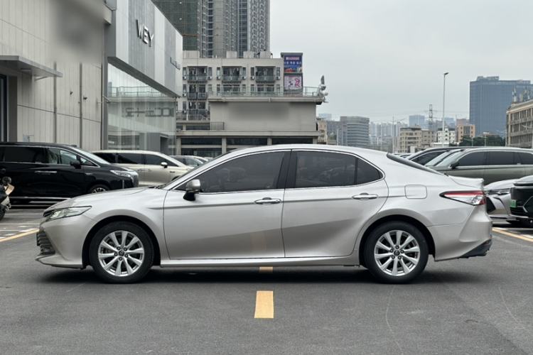 Used Toyota Camry 2019 Revised Version 2.0G Luxury Edition Exterior 1