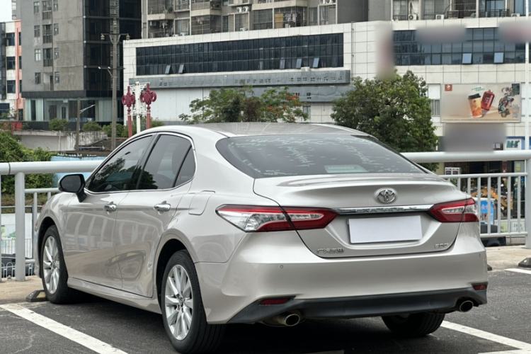 Used Toyota Camry 2019 Revised Version 2.0G Luxury Edition Exterior 3