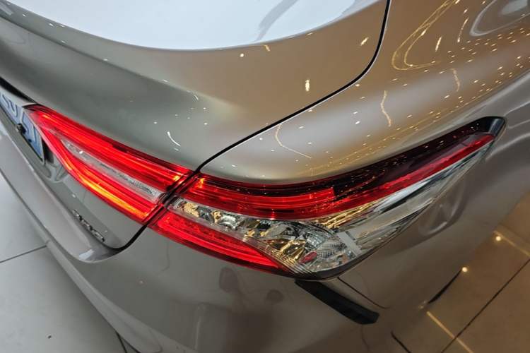 Used Toyota Camry 2019 Revised Version 2.0G Luxury Edition Exterior 3