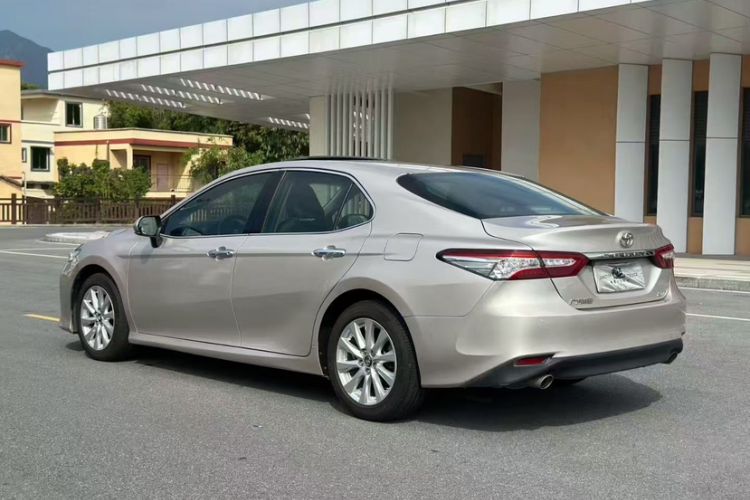 Used Toyota Camry 2019 2.0G Luxury Edition China VI Standard Exterior 4