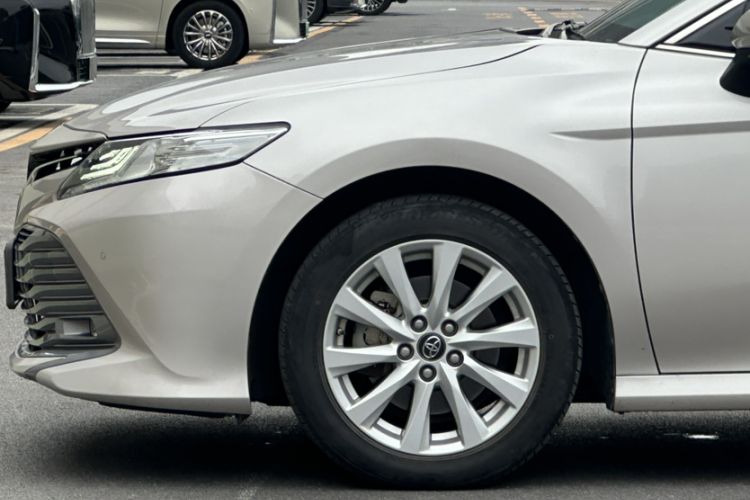 Used Toyota Camry 2019 Revised Version 2.0G Luxury Edition Exterior 4