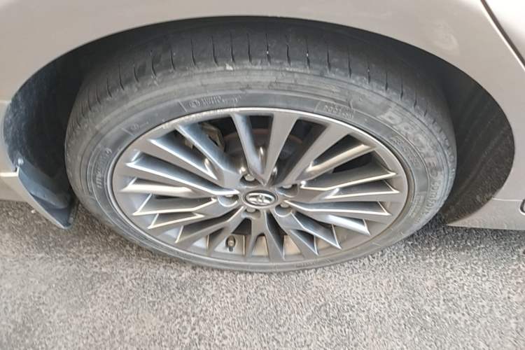 Used Toyota Camry 2019 Revised Version Dual-Engine 2.5 HG Luxury Edition Exterior 5