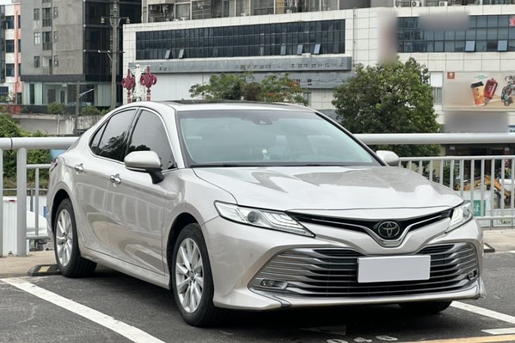 Used Toyota Camry 2019 Revised Version 2.0G Luxury Edition Exterior 9