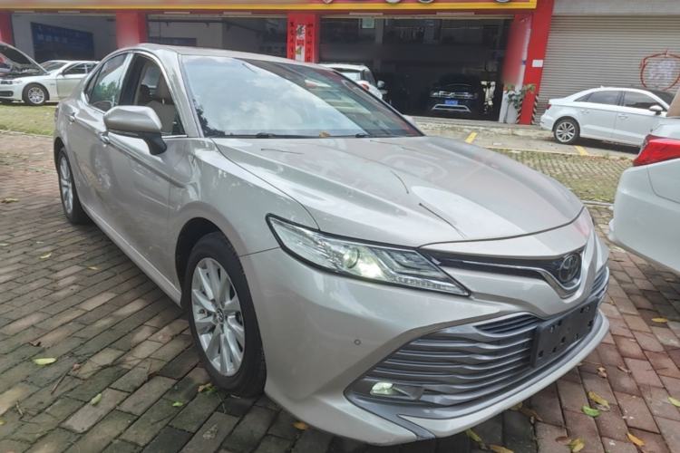 Used Toyota Camry 2019 2.0G Luxury Edition China VI Standard Front Right 45 Deg