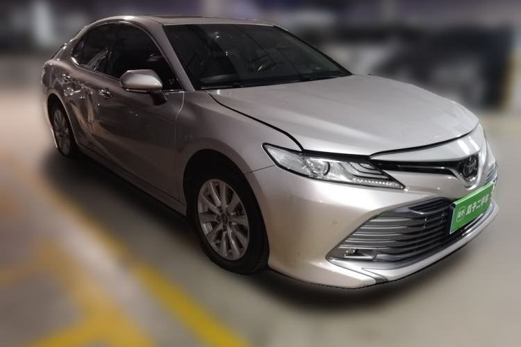 Used Toyota Camry 2019 Revised Version 2.0G Luxury Edition Front Right 45 Deg