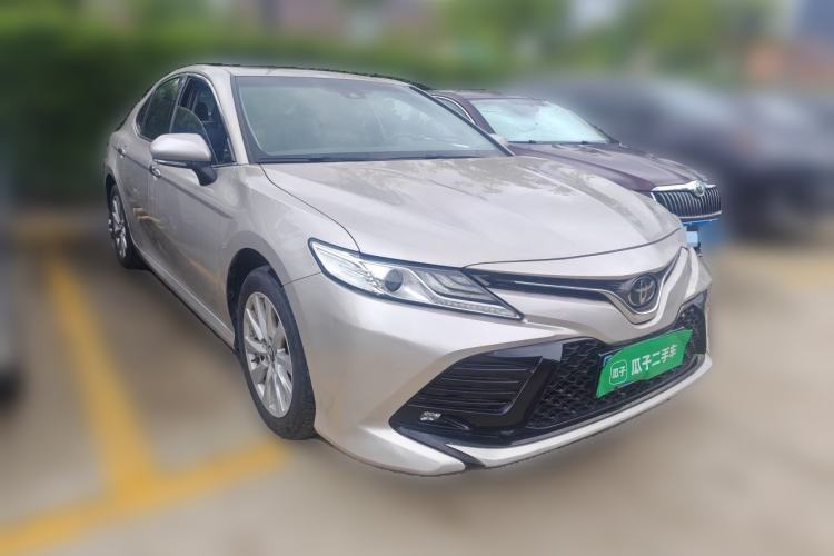 Used Toyota Camry 2019 Revised Version 2.0G Luxury Edition Front Right 45 Deg
