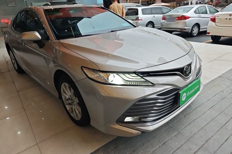 Used Toyota Camry 2019 Revised Version 2.0G Luxury Edition Front Right 45 Deg