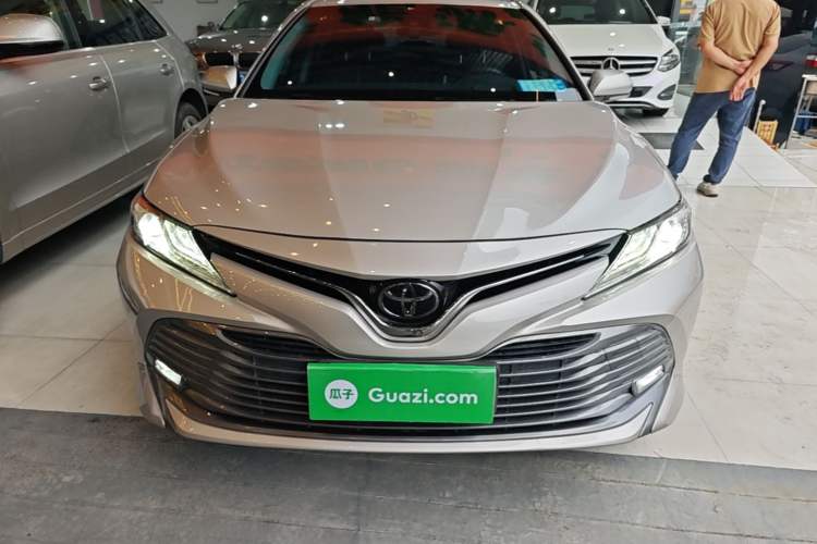 Used Toyota Camry 2019 Revised Version 2.0G Luxury Edition Front
