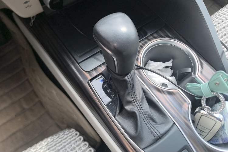 Used Toyota Camry 2019 Revised Version 2.0G Luxury Edition Gear Lever