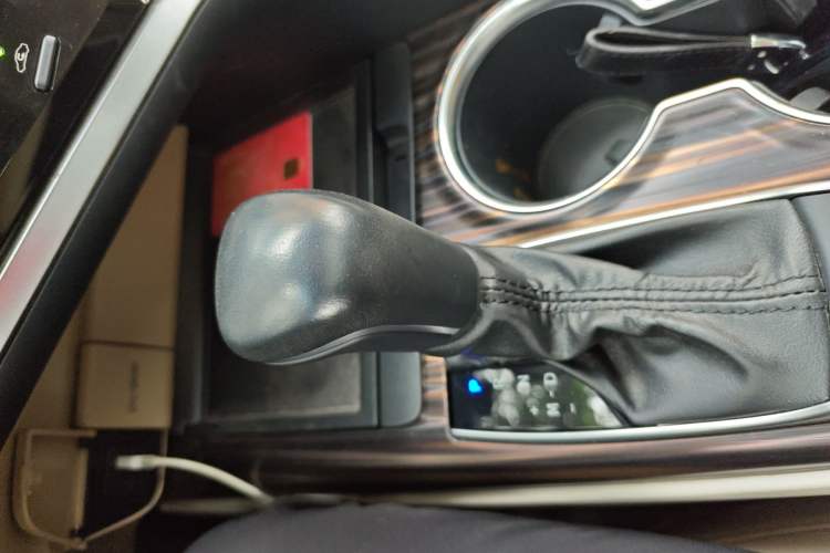Used Toyota Camry 2019 Revised Version 2.0G Luxury Edition Gear Lever