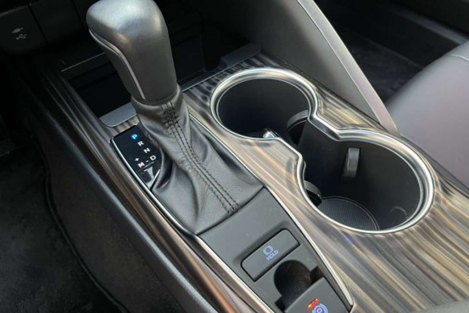 Used Toyota Camry 2019 2.0G Luxury Edition China VI Standard Gear Lever