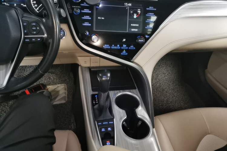 Used Toyota Camry 2019 Dual-Engine 2.5 HG Luxury Edition China VI Standard Gear Lever