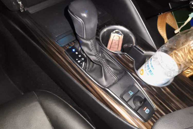 Used Toyota Camry 2019 Revised Version 2.0G Luxury Edition Gear Lever