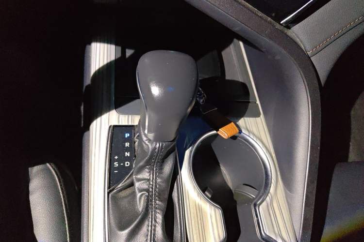 Used Toyota Camry 2019 Dual-Engine 2.5 HG Luxury Edition China VI Standard Gear Lever