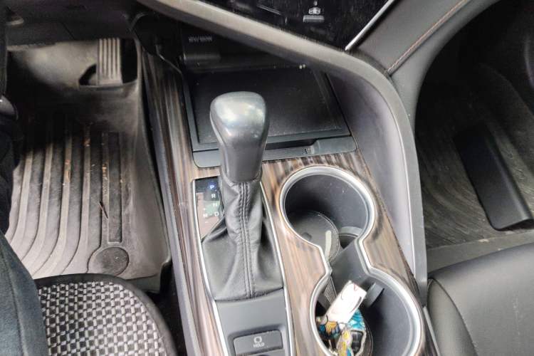 Used Toyota Camry 2019 2.0G Luxury Edition China VI Standard Gear Lever