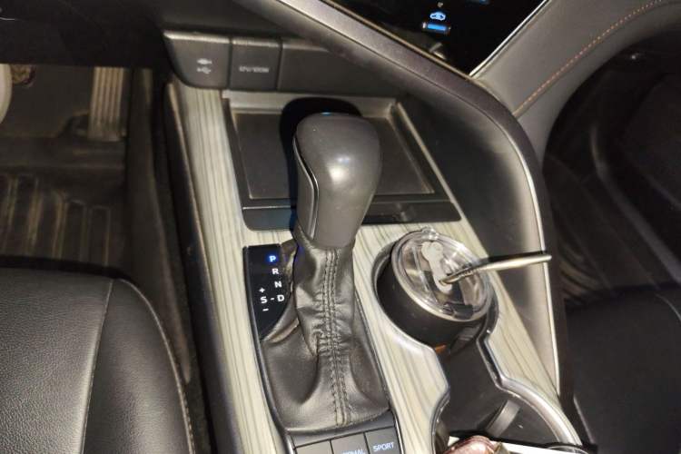 Used Toyota Camry 2019 Revised Version 2.5G Luxury Edition Gear Lever