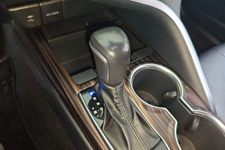 Used Toyota Camry 2019 Revised Version 2.0G Luxury Edition Gear Lever