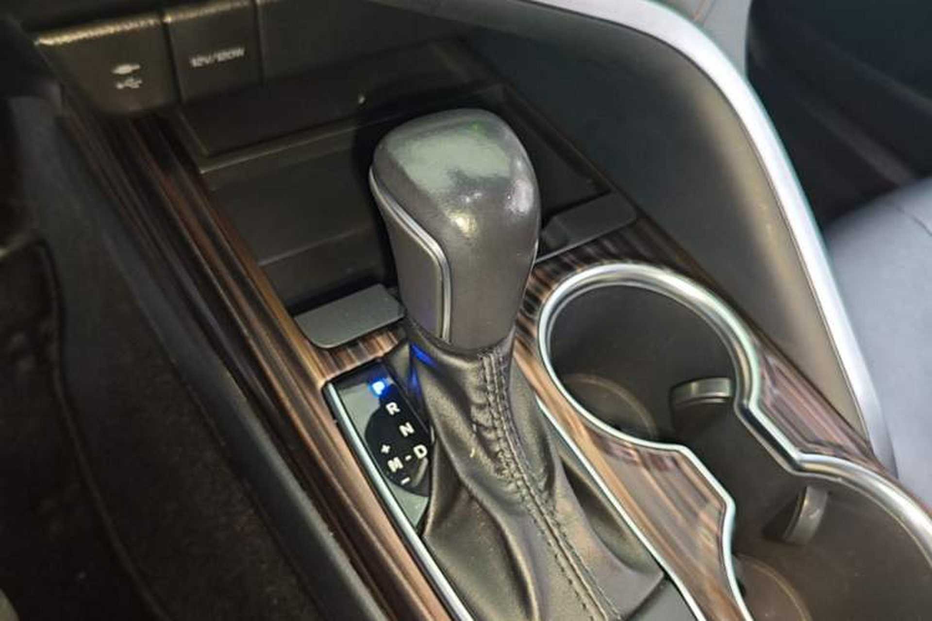 Used Toyota Camry 2019 Revised Version 2.0G Luxury Edition Gear Lever