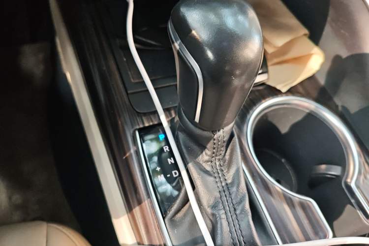 Used Toyota Camry 2019 2.0G Luxury Edition China VI Standard Gear Lever