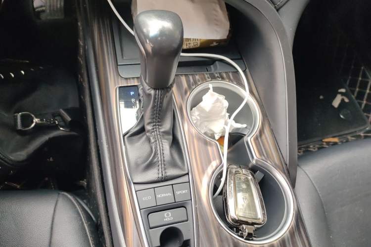 Used Toyota Camry 2019 2.5G Luxury Edition China VI Standard Gear Lever