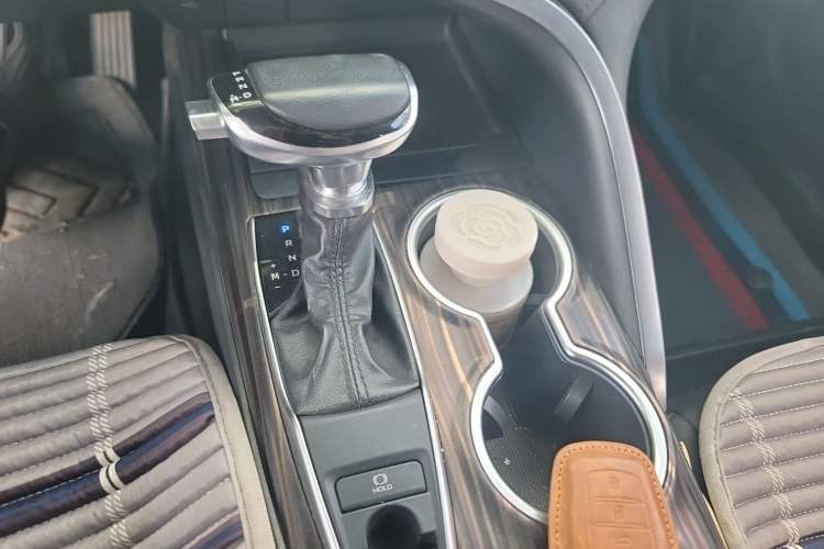 Used Toyota Camry 2019 Revised Version 2.0G Luxury Edition Gear Lever