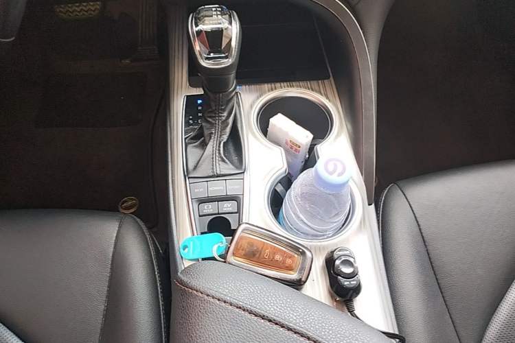 Used Toyota Camry 2019 Revised Version Dual-Engine 2.5 HG Luxury Edition Gear Lever