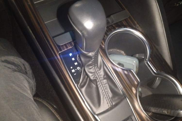 Used Toyota Camry 2019 Revised Version 2.0G Luxury Edition Gear Lever
