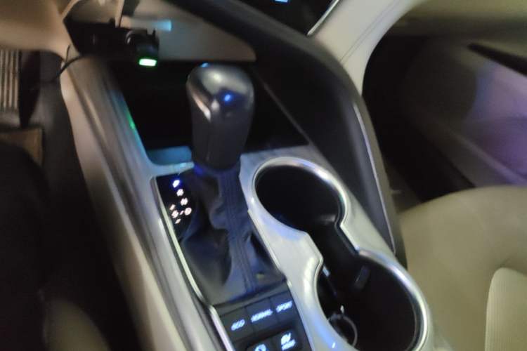 Used Toyota Camry 2019 Dual-Engine 2.5 HG Luxury Edition China VI Standard Gear Lever