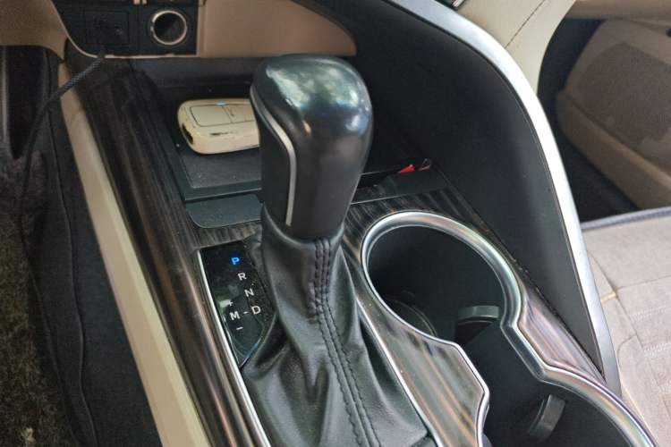 Used Toyota Camry 2019 2.0G Luxury Edition China VI Standard Gear Lever