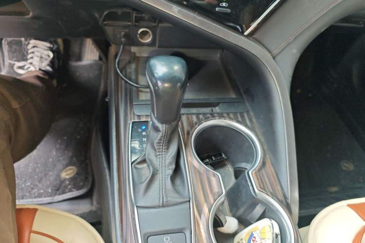 Used Toyota Camry 2019 Revised Version 2.0G Luxury Edition Gear Lever