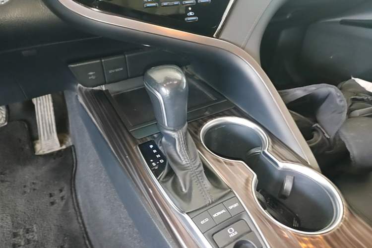 Used Toyota Camry 2019 Revised Version 2.5G Luxury Edition Gear Lever