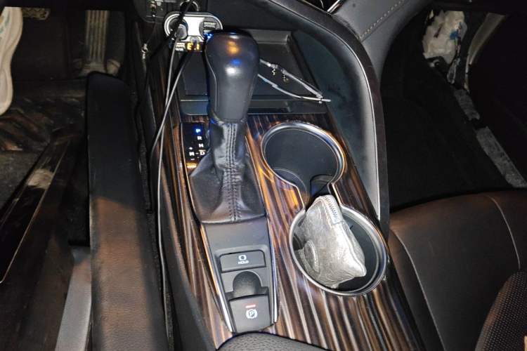 Used Toyota Camry 2019 2.0G Luxury Edition China VI Standard Gear Lever