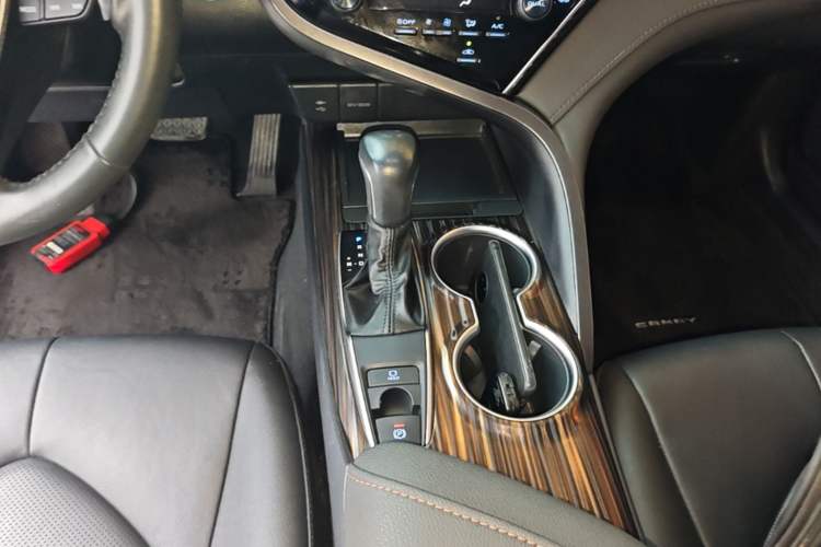 Used Toyota Camry 2019 Revised Version 2.0G Luxury Edition Gear Lever