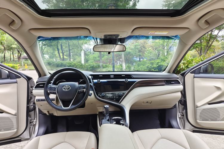 Used Toyota Camry 2019 2.0G Luxury Edition China VI Standard Interior 1