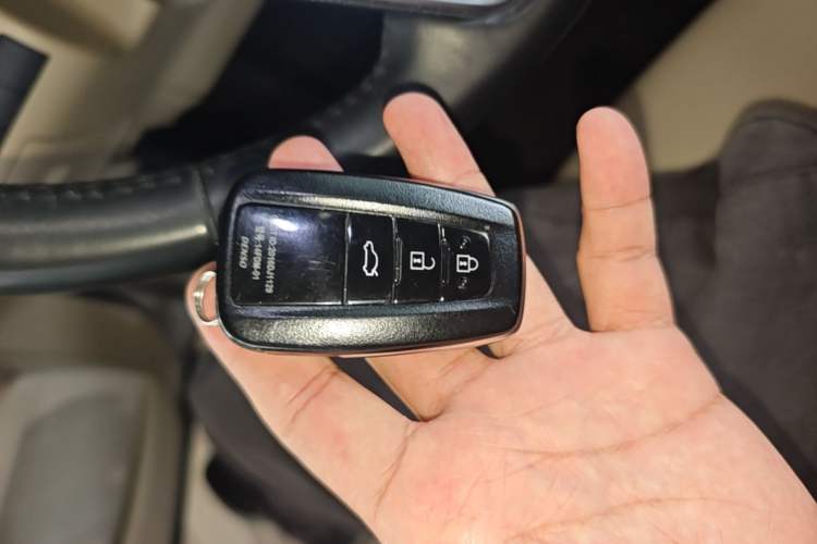 Used Toyota Camry 2019 Dual-Engine 2.5 HG Luxury Edition China VI Standard Interior 1