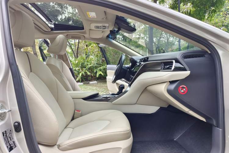 Used Toyota Camry 2019 2.0G Luxury Edition China VI Standard Interior 3