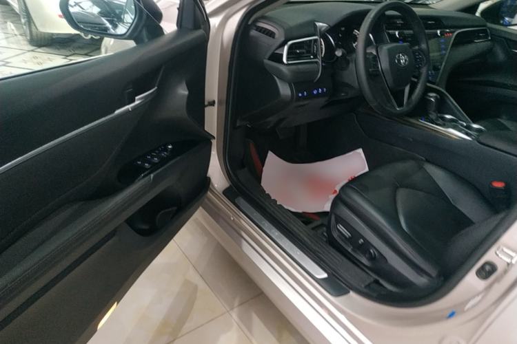 Used Toyota Camry 2019 2.0G Luxury Edition China VI Standard Interior 3
