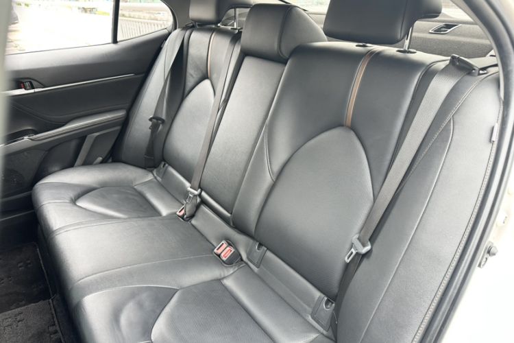 Used Toyota Camry 2019 Revised Version 2.0G Luxury Edition Interior 7