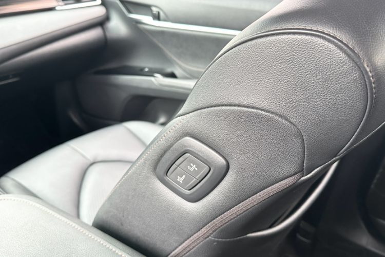 Used Toyota Camry 2019 Revised Version 2.0G Luxury Edition Interior 8