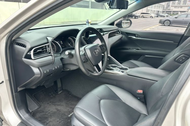 Used Toyota Camry 2019 Revised Version 2.0G Luxury Edition Interior 9