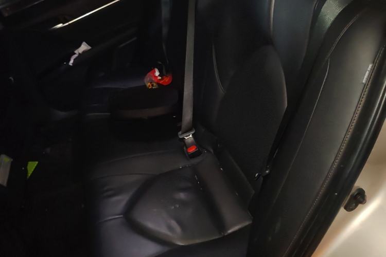 Used Toyota Camry 2019 Dual-Engine 2.5 HG Luxury Edition China VI Standard Left Rear Seat