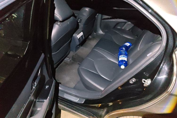 Used Toyota Camry 2019 Dual-Engine 2.5 HG Luxury Edition China VI Standard Left Rear Seat