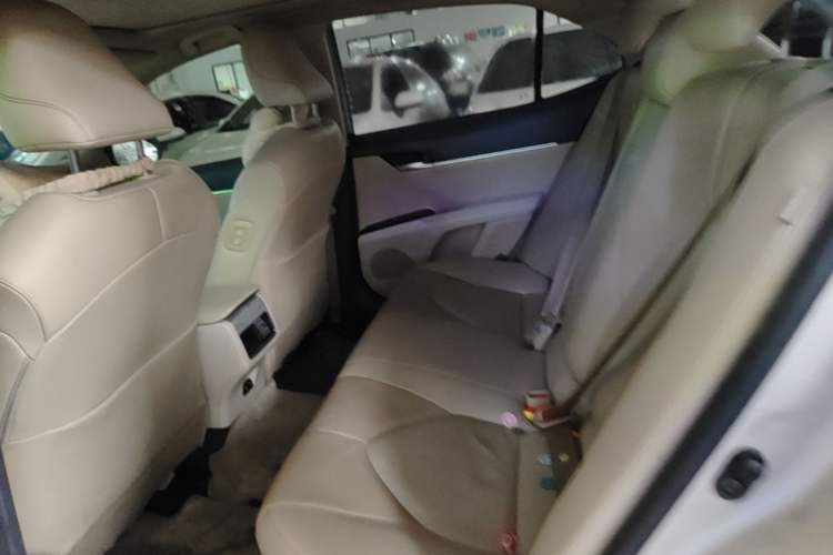 Used Toyota Camry 2019 Dual-Engine 2.5 HG Luxury Edition China VI Standard Left Rear Seat