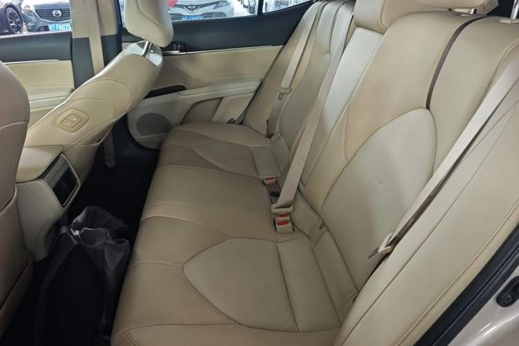 Used Toyota Camry 2019 Dual-Engine 2.5 HG Luxury Edition China VI Standard Left Rear Seat