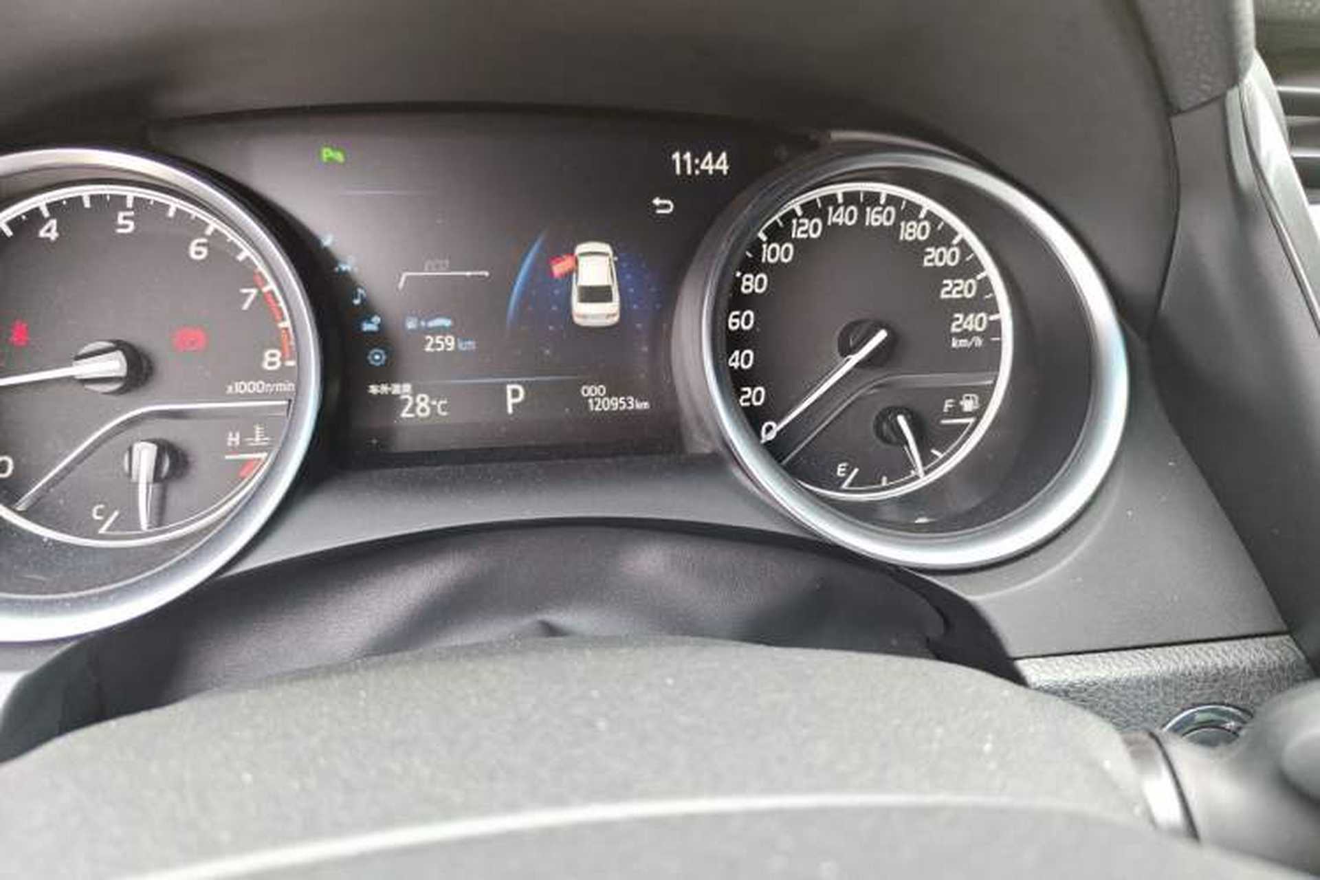 Used Toyota Camry 2019 2.5G Luxury Edition China VI Standard Odometer Close Up