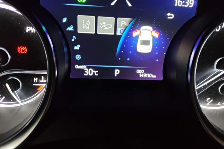 Used Toyota Camry 2019 Dual-Engine 2.5 HG Luxury Edition China VI Standard Odometer Close Up