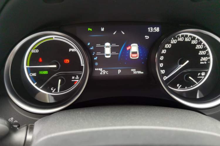 Used Toyota Camry 2019 Revised Version Dual-Engine 2.5 HG Luxury Edition Odometer Close Up